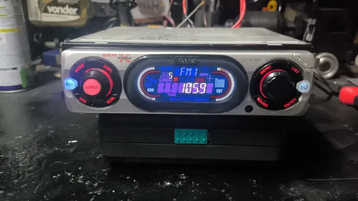 Rádio Sony CDX-CA737x  * Vendo para quem quiser consertar ou tirar peças *