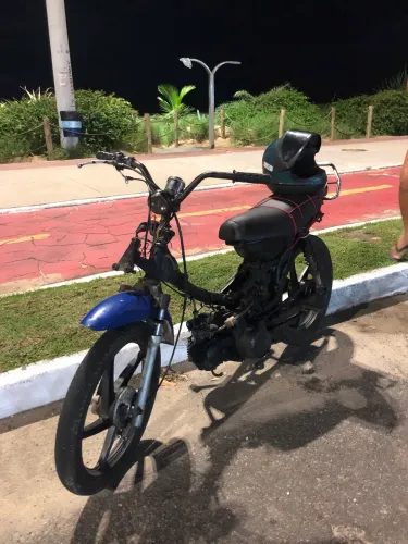 Moto está top só pegar e andar !!