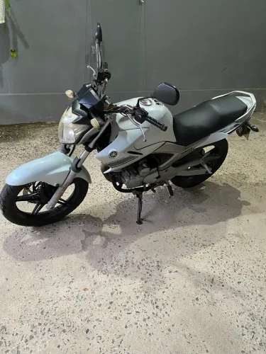 Vendo troco por carro preferência automático , pego manual chave na chave 