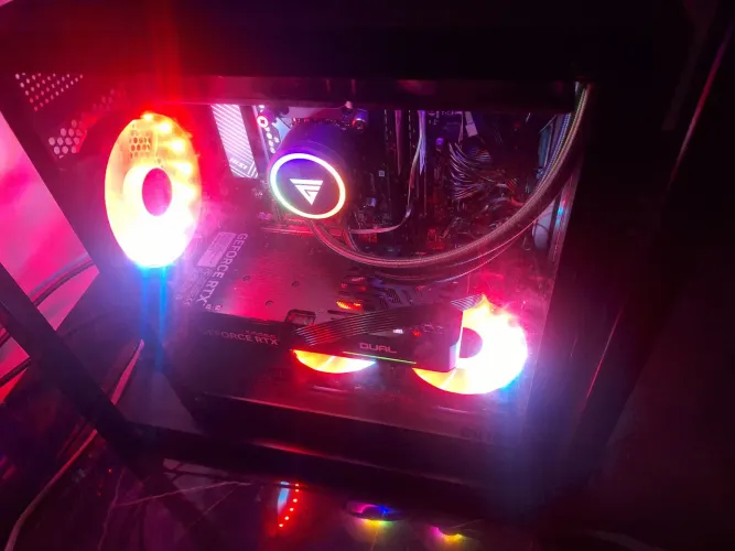PC GAMER Ryzen 7 7800X3D + RTX 5060 Ti + AOC 310Hz