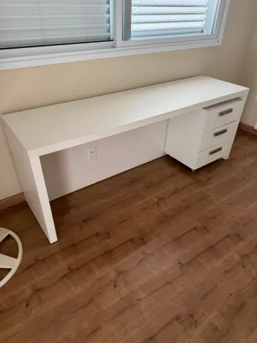 mesa para escritório com gaveteiro