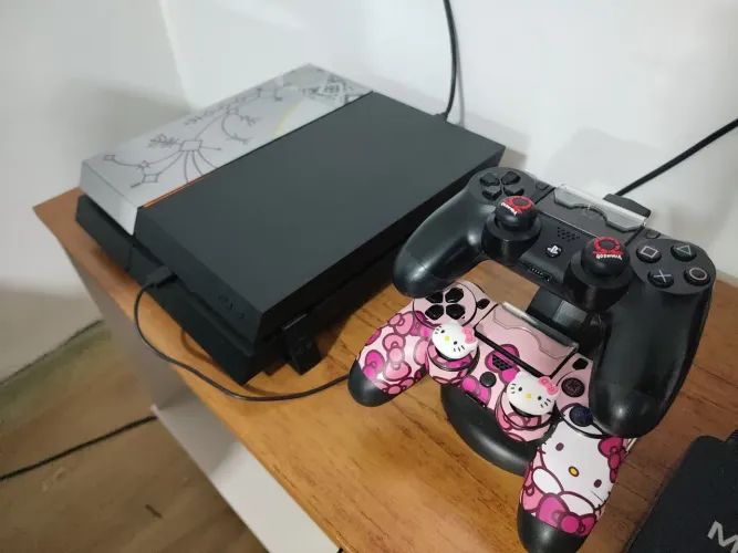 Ps4 em ótimo estado 