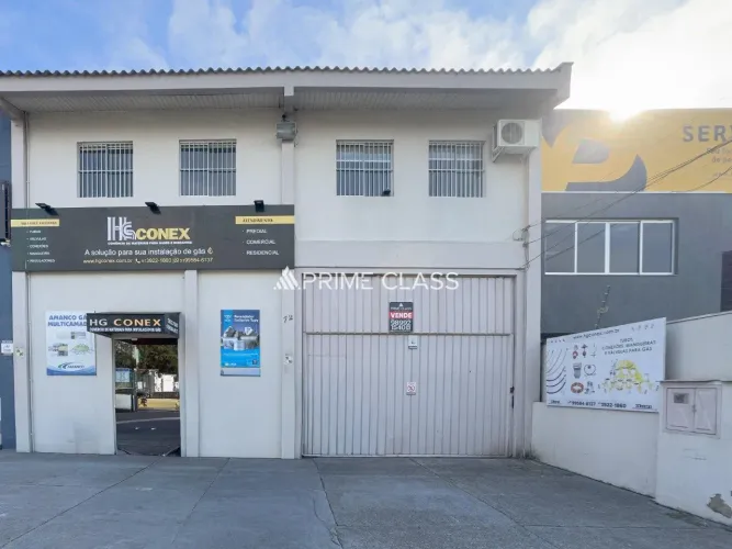 Casa Residencial/ Comercial 6 dormitórios sendo 2 suítes, espaço gourmet, pátio, Bairro Ni