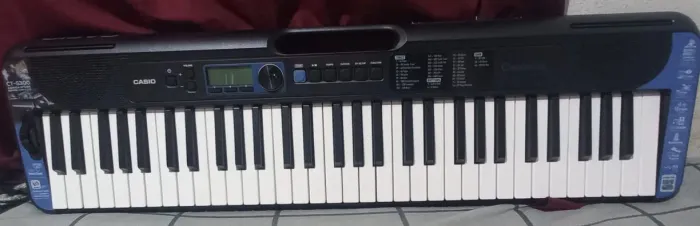 Teclado Casio CTS-300 + Suporte + Pedal de Sustain