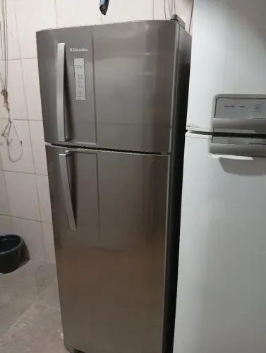 Geladeira Eletrolux top linda v 220 valor 940 reais com entrega