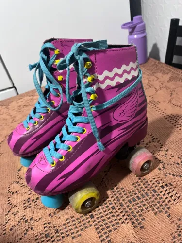Patins calça 34/35 com marcas de uso