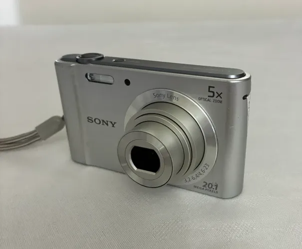 Vendo Câmera Fotográfica Digital Sony Cyber Shot Modelo: DSC-W800