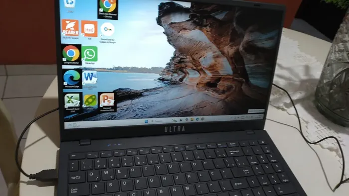 Vendo Notebook Marca Ultra, Processador INTEL Celeron RAM 4,00 .