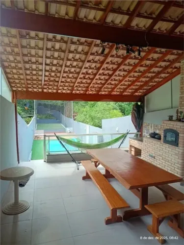Casa à Venda com Piscina, Quadra Esportiva, Espaço Gourmet e 3 Dormitórios