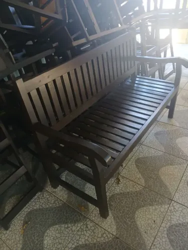 Bancos de 3 lugares em madeira maciça