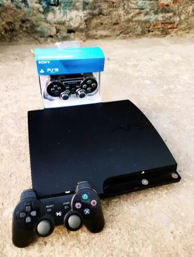 PS3 Slim + 40 jogos