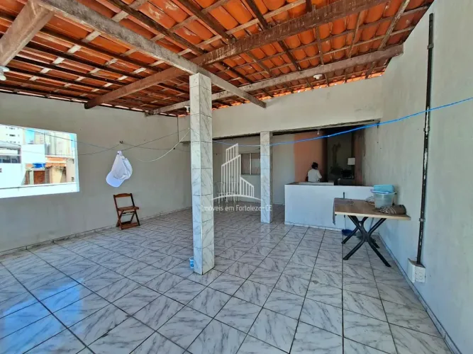 CS2262-Casa Triplex com ponto comercial à venda na Praia de Iracema