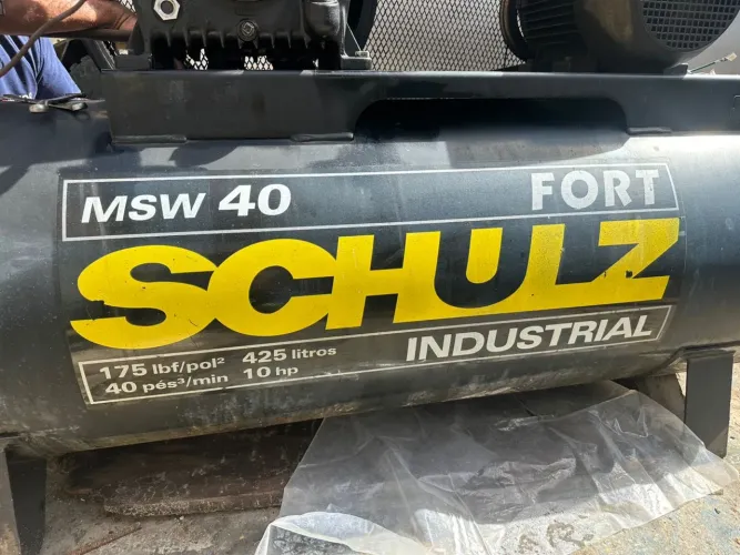 COMPRESSOR INDUSTRIAL SCHULZ MSW 40 FORT - 425L / 10HP