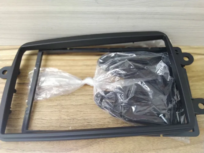 Moldura P/ Renault, Duster, Sandero,Logan,Kwid, captur. Preta. R$ 100,00. Instalada.