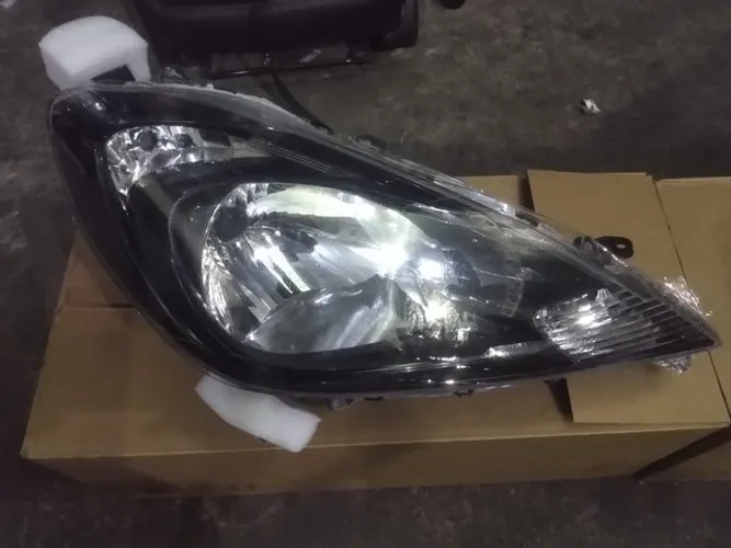 Par de farol cromado e máscara negra Honda Fit 2013/2014 