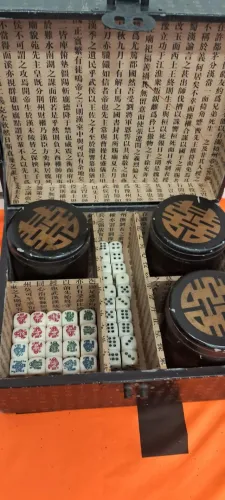 Antigo e raro Jogo oriental de dados diversos