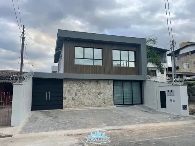 Código 4371 -  Aluga casa comercial com 399,72 m²de área útil distribuídos em dois andares