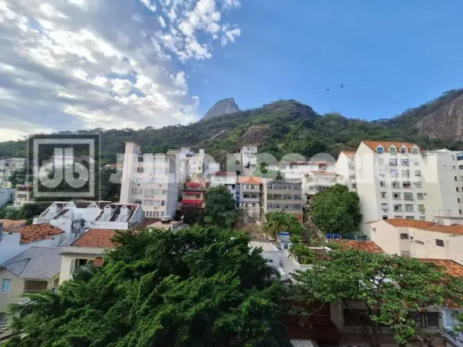 Apto duplex com vista Cristo e Pão de Açucar,varanda,vaga e perto do metrô Flamengo.