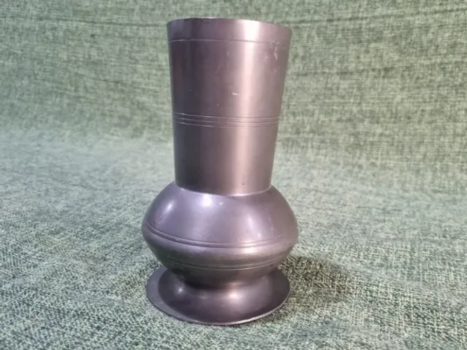 Pequeno vaso de estanho Del Rei