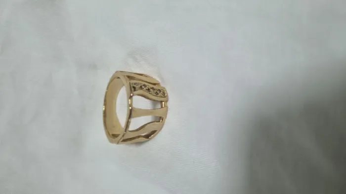 Vendo anel da rommanel com pedra de zincônia