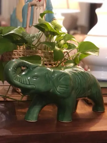 Antiga Escultura de elefante verde em cerâmica