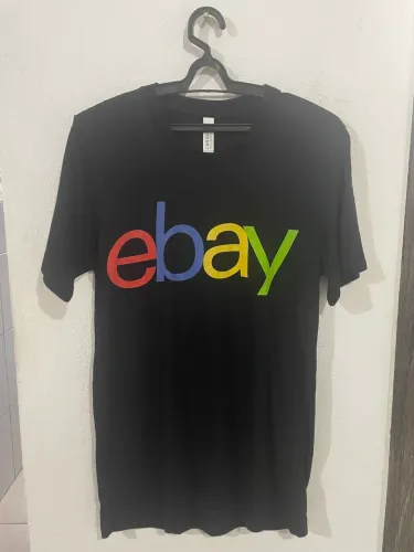 Camiseta eBay Preta com Logo Colorido Tamanho P