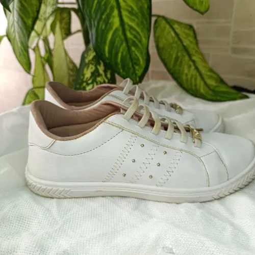Tênis Izalu branco com strass