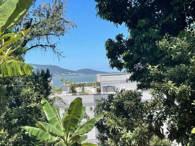 Terreno de 1427.8m² no bairro Coqueiros