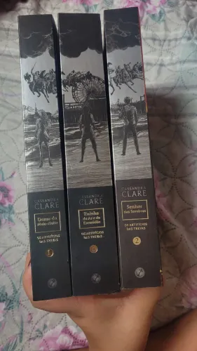 Trilogia Artifícios das Trevas em ótimas condições 