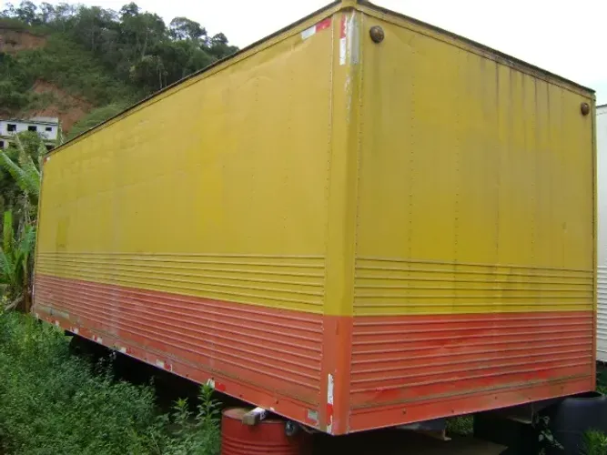 Vendo Bau de 6 e 7 metros 