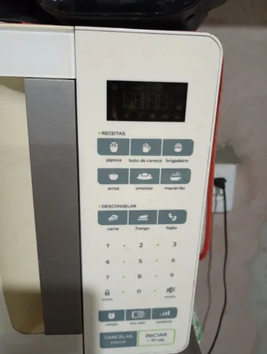 Micro-ondas pré novo em perfeito estado e limpo com todas as peças.
