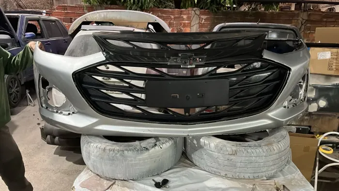 Cruze lt ou ltz ano 2018 a 2024 parachoque com a grade do emblema