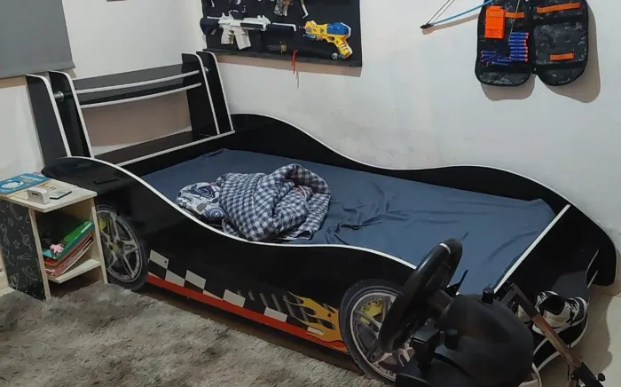 Cama solteiro infantil menino carro