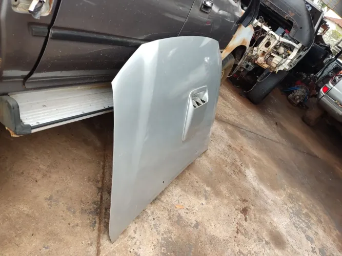 Capo original Toyota Hilux 2.500