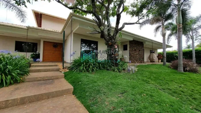 Casa em condomínio à venda, 4 quartos, 4 suítes, 8 vagas, Condomínio Morada dos Pássaros -