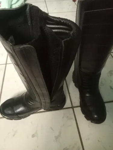 Botas de couro pretas