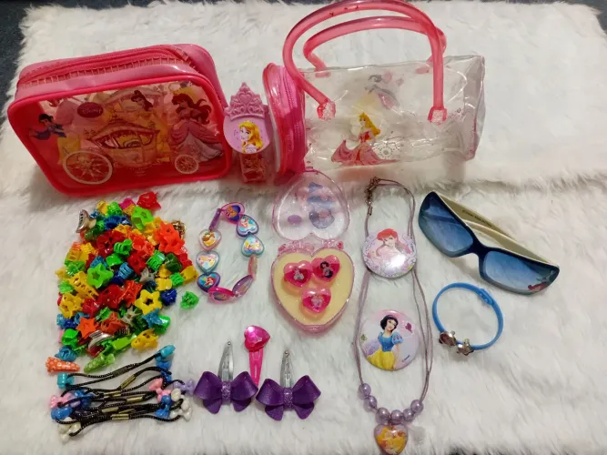 Kit Princesas Disney , vários acessórios!