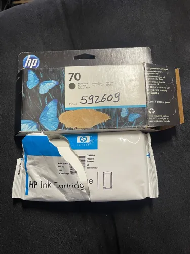 Cartucho de Tinta HP 70 Matte Black original aberto 