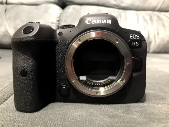 Câmera fotográfica Canon R6 + adaptador Viltrox