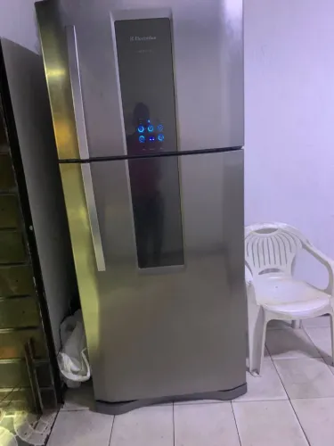 Geladeira em bom estado toda funcionando