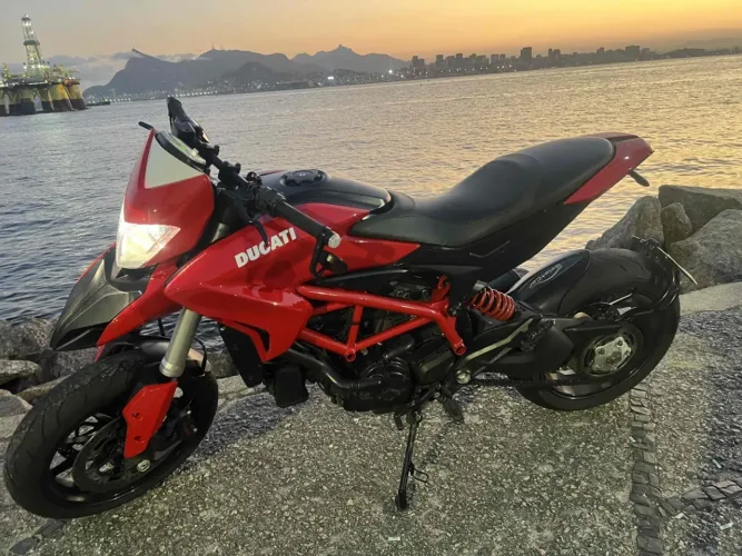 Ducati Hypermotard 821 2016