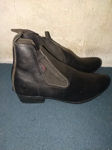 Bota de couro feminina