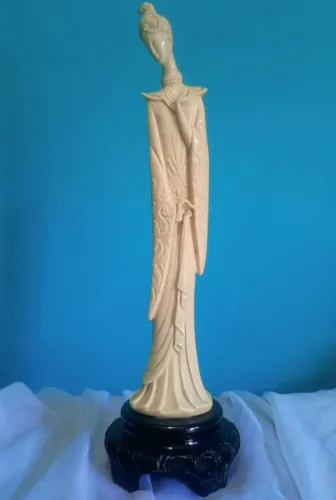 Antiga escultura de mulher oriental em marfinite / resina - Montalto 