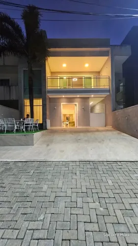 Casa com 200m² em condomínio de alto padrão na Maraponga