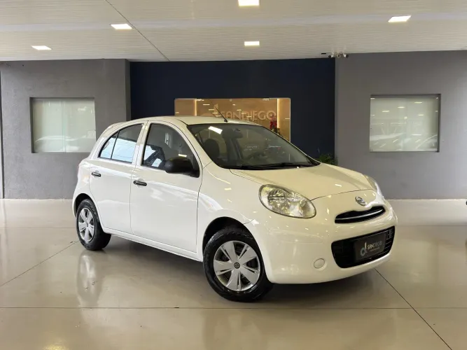 Nissan March 1.0 12V Flex 5P 2013