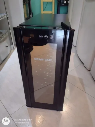 Adega Brastemp 12 Garrafas com painel touch - BZC12BE - 110V - Usada em excelente estado