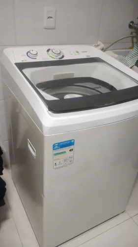 Máquina vazando água 