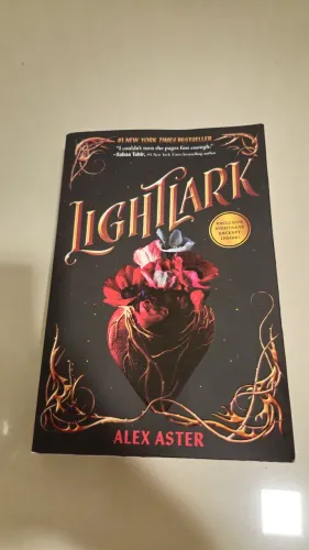 Lightlark (inglês) - Alex Aster