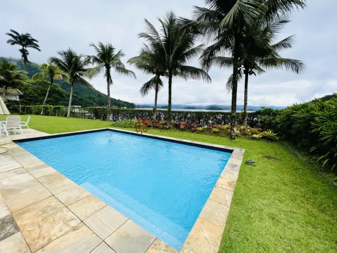 Linda casa pé na areia em grande terreno com piscina, 4 suítes