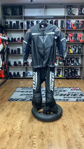 Macacão Dainese Réplica 2 Peças Tamanho 52 Eur Usado 1 vez